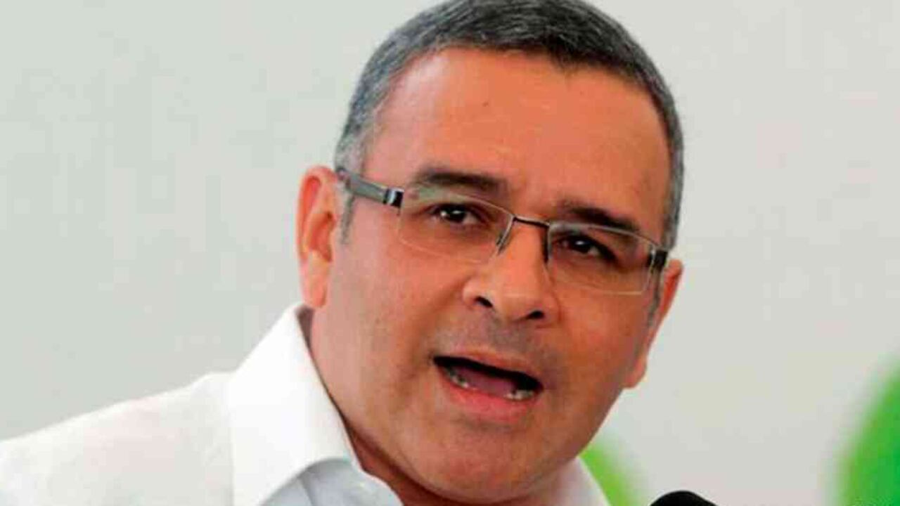 El Salvador emitió orden de captura para Mauricio Funes