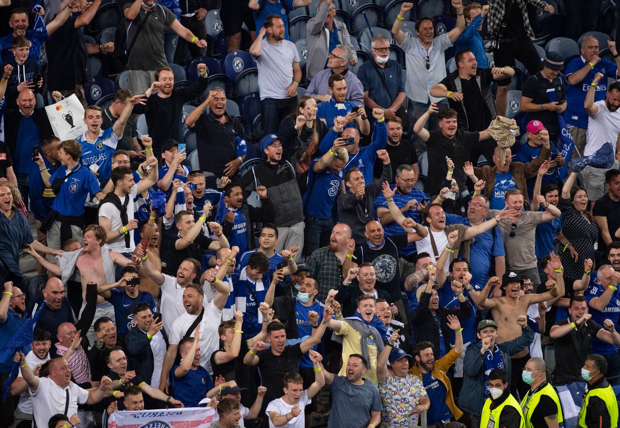 Aficionados del Chelsea en la final de la Champions League del año 2021.