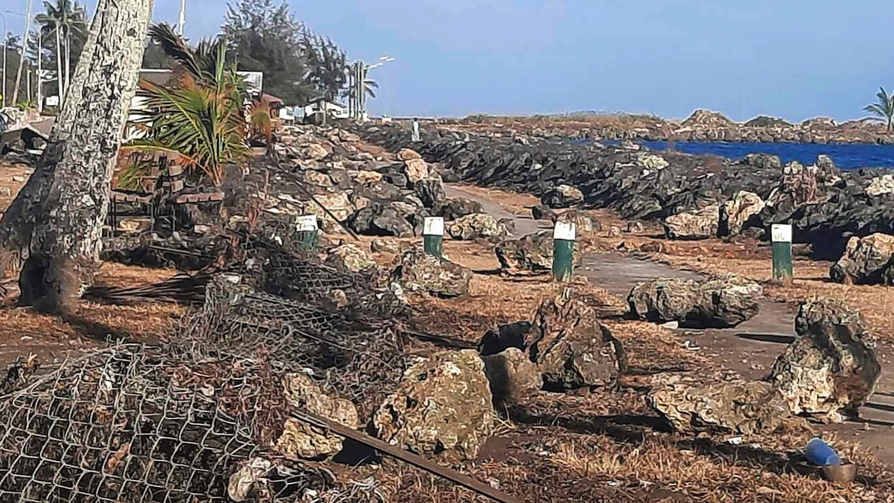 Así quedó la isla tras la erupción del volcán y el posterior tsunami