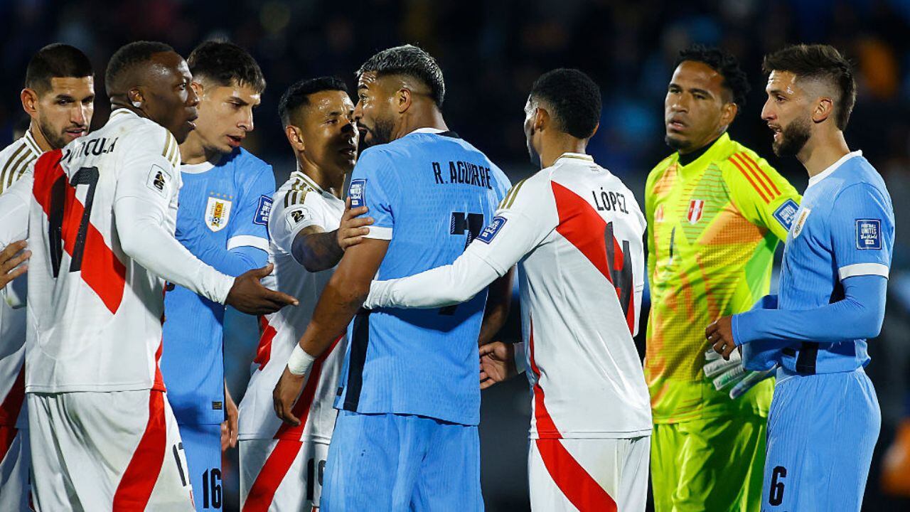 Uruguay vs Perú en eliminatorias.