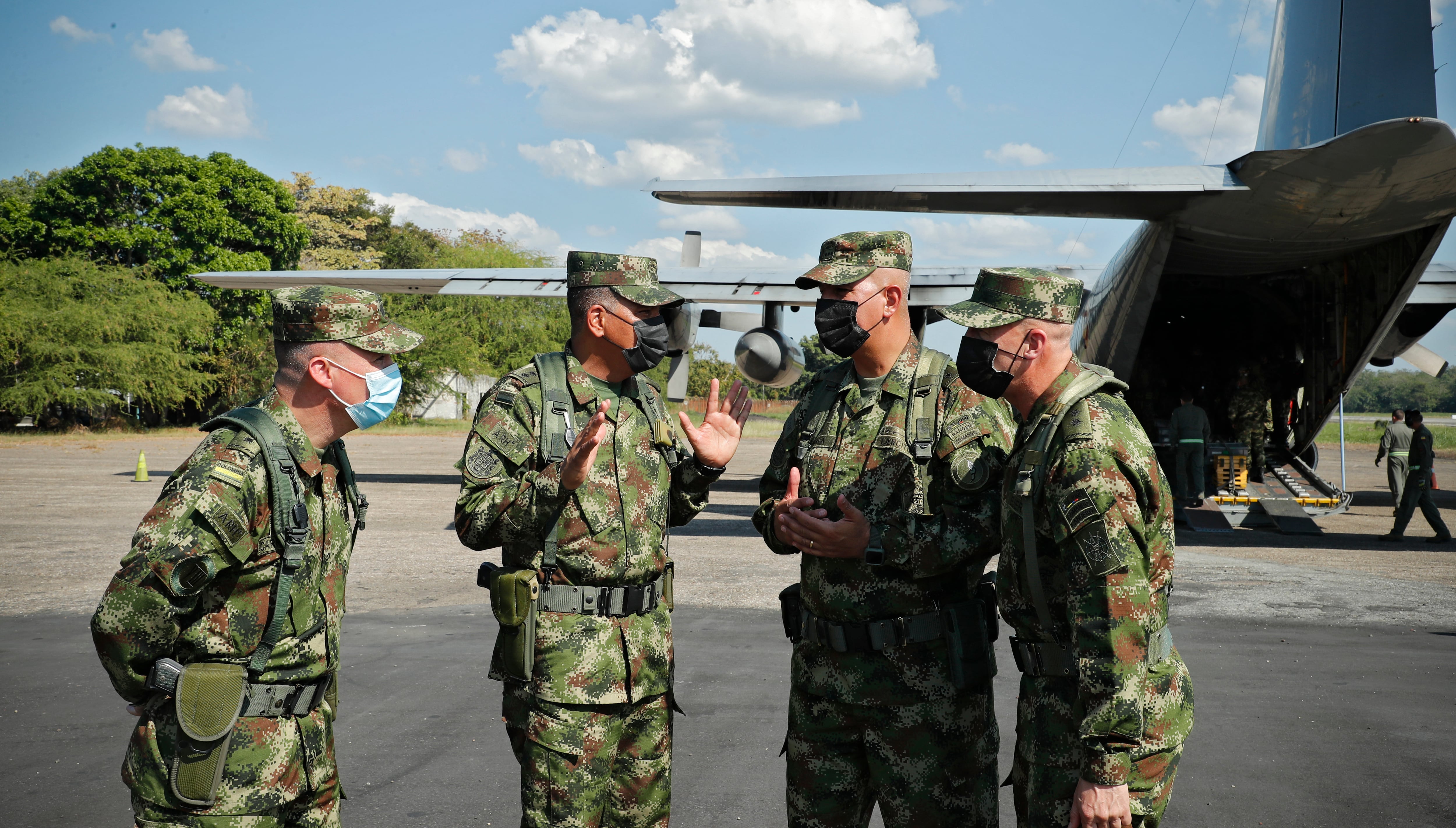 General Jorge Eduardo Mora comandante de la Octava División del Ejército durante el arribo de los 600 militares del Ejército Nacional  que reforzarán la seguridad de Arauca, tras el homicidio selectivo de 27 personas en el departamento.
Arauca enero 6 del 2022
Foto Guillermo Torres / Semana