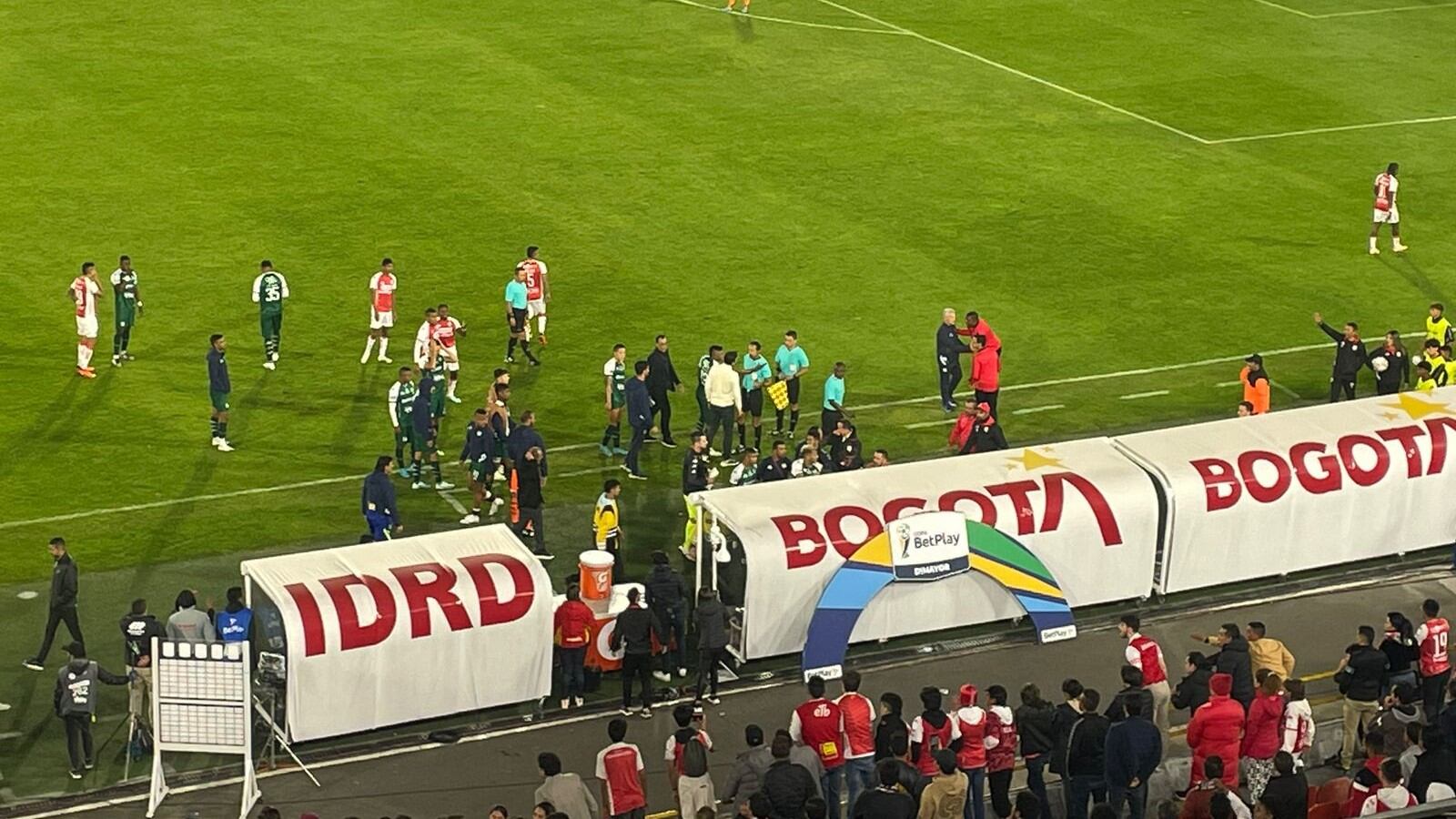 Jhon Vásquez recibió la tarjeta roja en dicho suceso