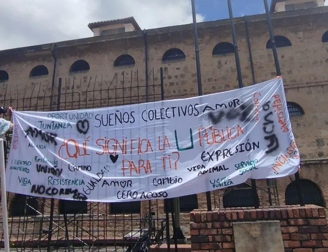 Entre las solicitudes de la comunidad estudiantil se encuentra la organización de los horarios, insumos y salones adecuados para su educación.