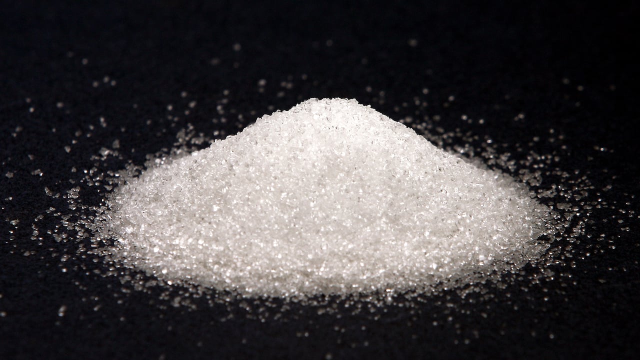 El consumo en exceso de azúcar aumenta el riesgo de complicaciones en la salud de las personas.