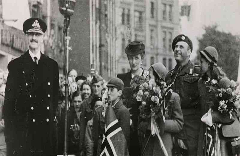 El rey Haakon regresando a Oslo el 7 de junio de 1945. Crédito: Wikimedia Commons, vía Museo Digital de Oslo.