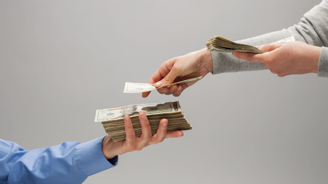 La ruptura de cláusulas específicas del contrato de arrendamiento, como la prohibición de subarriendo, puede llevar al inquilino a pagar una indemnización al arrendador.