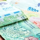 El peso argentino está demasiado devaluado frente al dólar, lo cual hace que la deuda siga creciendo