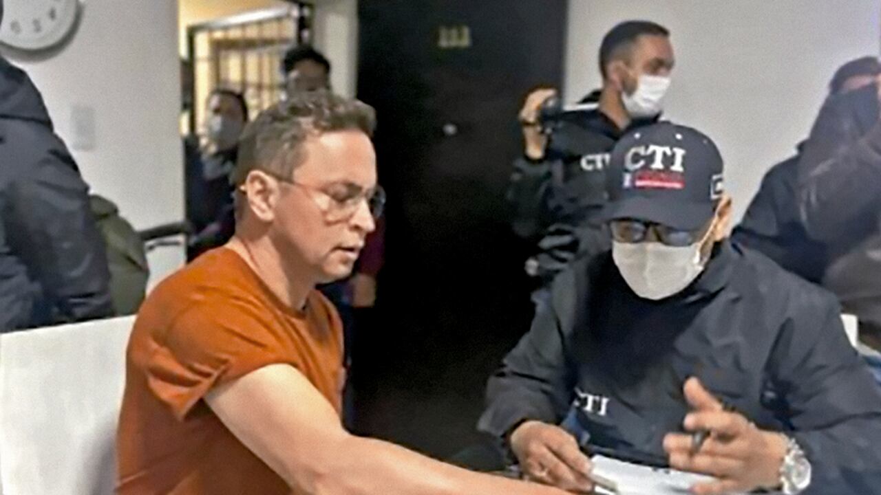 El fiscal general de la nación, Francisco Barbosa, explica los detalles de la investigación en torno al asesinato del estilista Mauricio Leal y su madre, Marleny Hernández, en una investigación sin testigos, con prueba técnica forense y con articulación de todas las disciplinas.