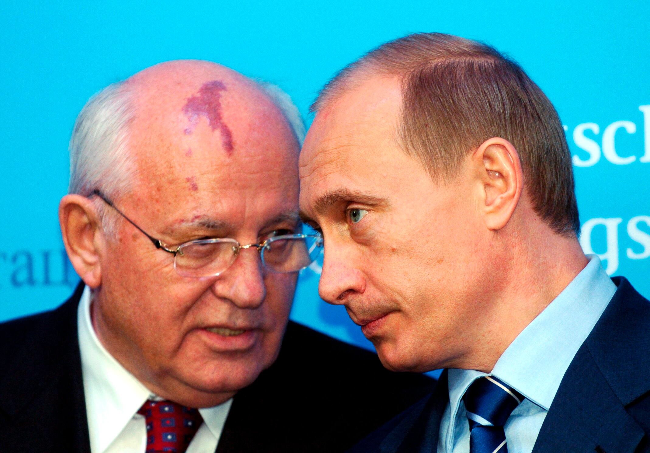 Vladimir Putin y Mijaíl Gorbachov