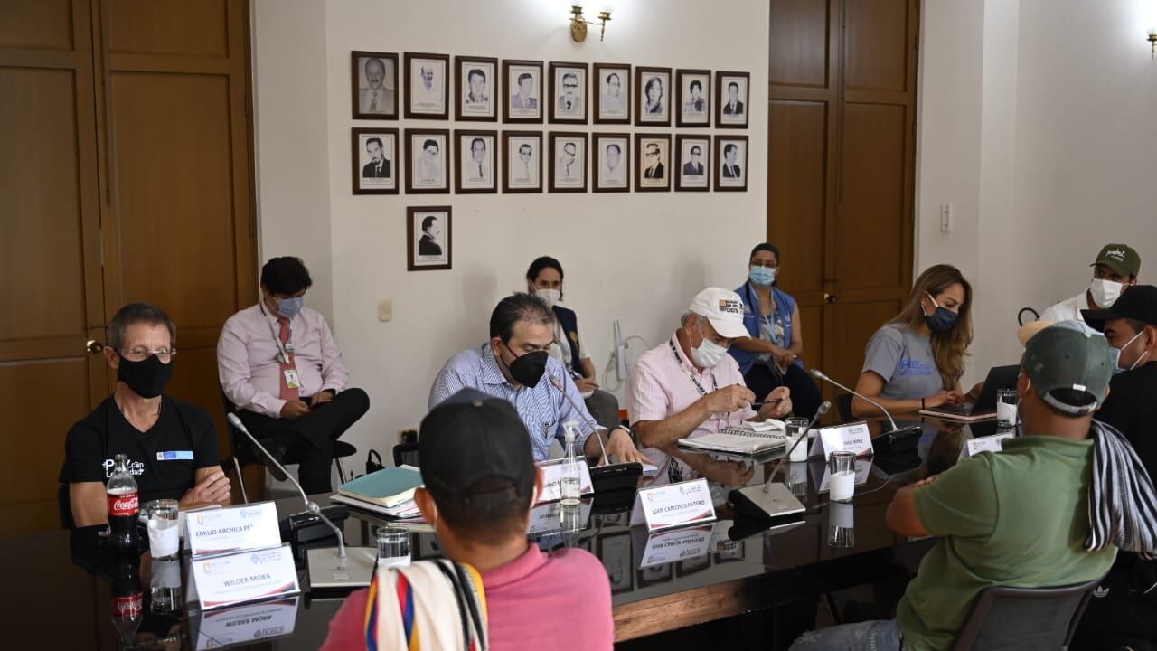 Autoridades nacionales, departamentales y locales se reunión con representantes de la comunidad para empezar a labrar el camino a un diálogo en medio del paro nacional.