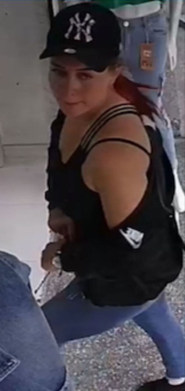 Esta sería la mujer que robó el celular.