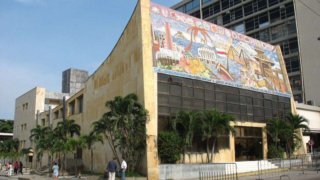 Los delincuentes habrían aprovechado el fin de semana para ingresar a la corporación.