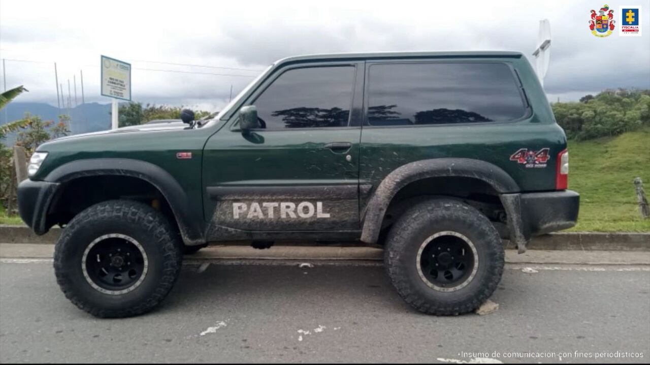 Pareja fue descubierta con $570 millones en efectivo cuidadosamente ocultos en las puertas de un carro