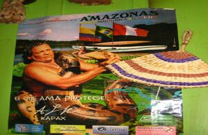 LA IMAGEN. En Leticia casi que no hay calendario que no tenga a Kapax y a su anaconda. Nadie lo conoce por su verdadero nombre: Alberto Rojas Lesmes. 