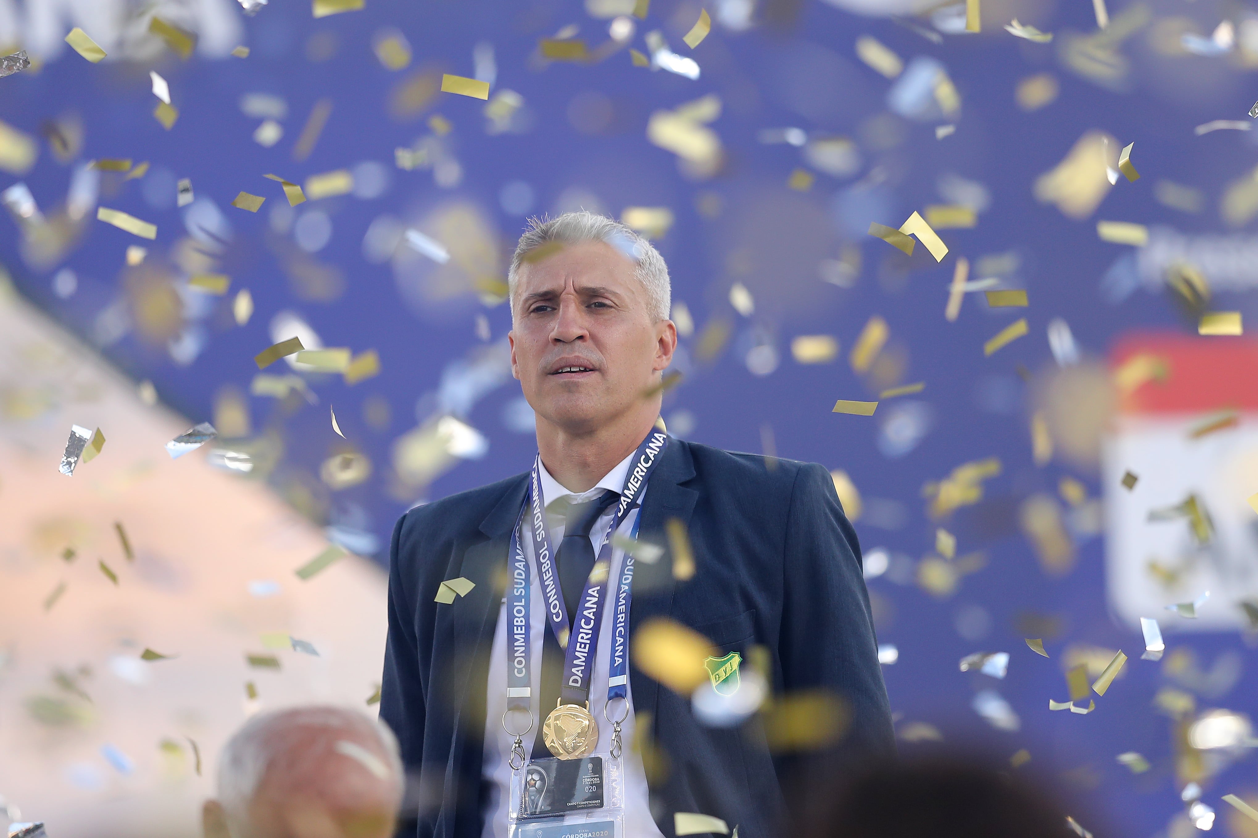 CORDOBA, ARGENTINA - JANUARY 23: Hernan Crespo coach of Defensa y Justicia celebrates after the final of Copa CONMEBOL Sudamericana 2020 between Lanús and Defensa y Justicia at Mario Alberto Kempes Stadium on January 23, 2021 in Cordoba, Argentina. (Photo by Nicolás Aguilera - Pool/Getty Images)