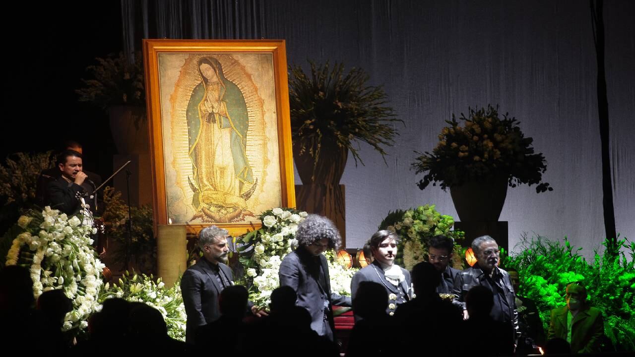 La misa de despedida de Vicente Fernández contó con cerca de  siete mil personas en la Arena VFG. Foto GettyImages.