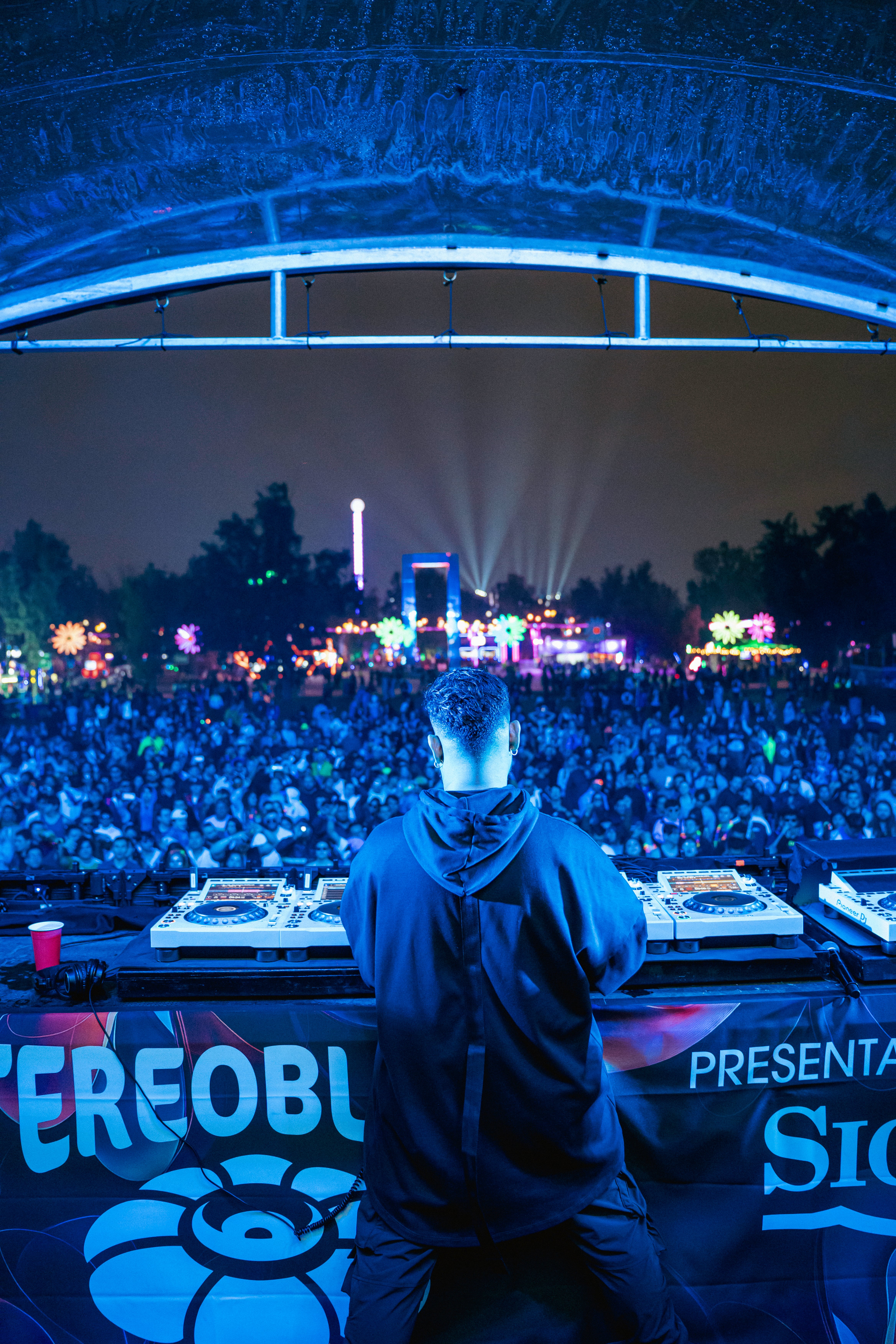 DJ colombiano cerró el Festival Electric Daisy Carnival.