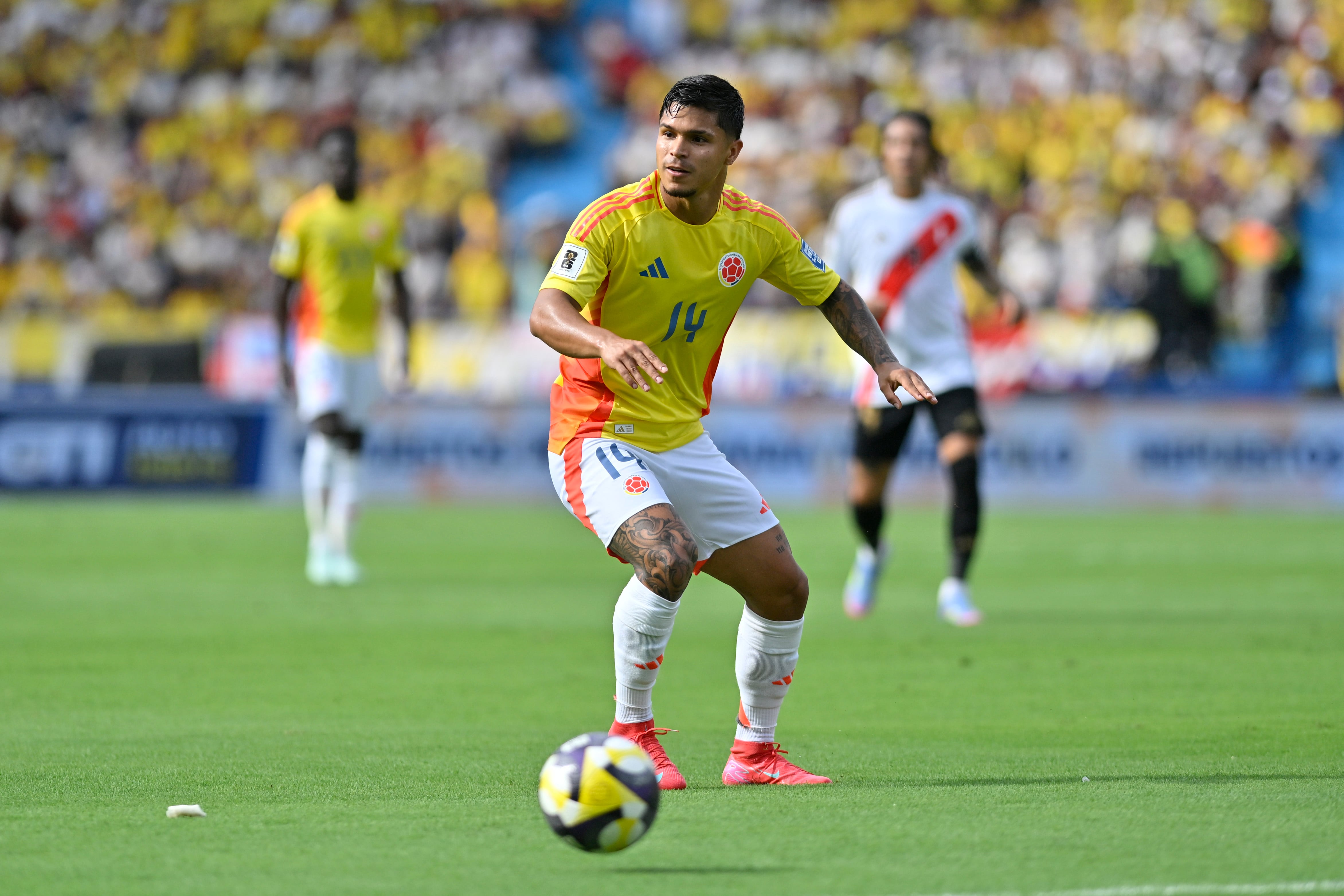 Juan Camilo Cucho Hernández con la Selección Colombia.