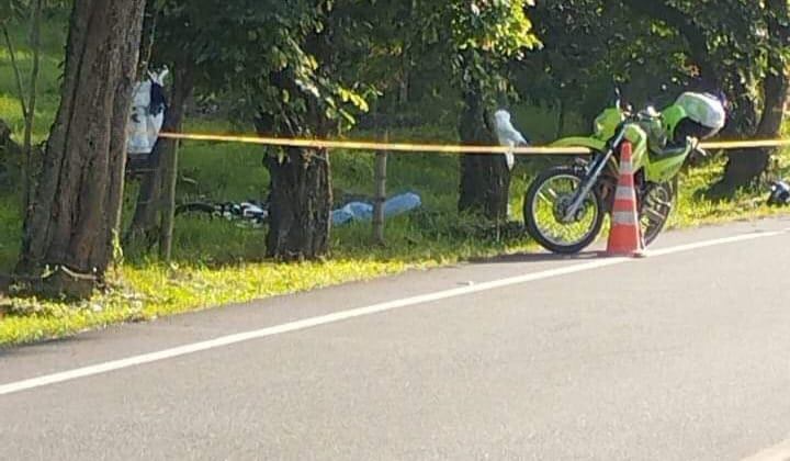 El motociclista presuntamente conducía con exceso de velocidad.