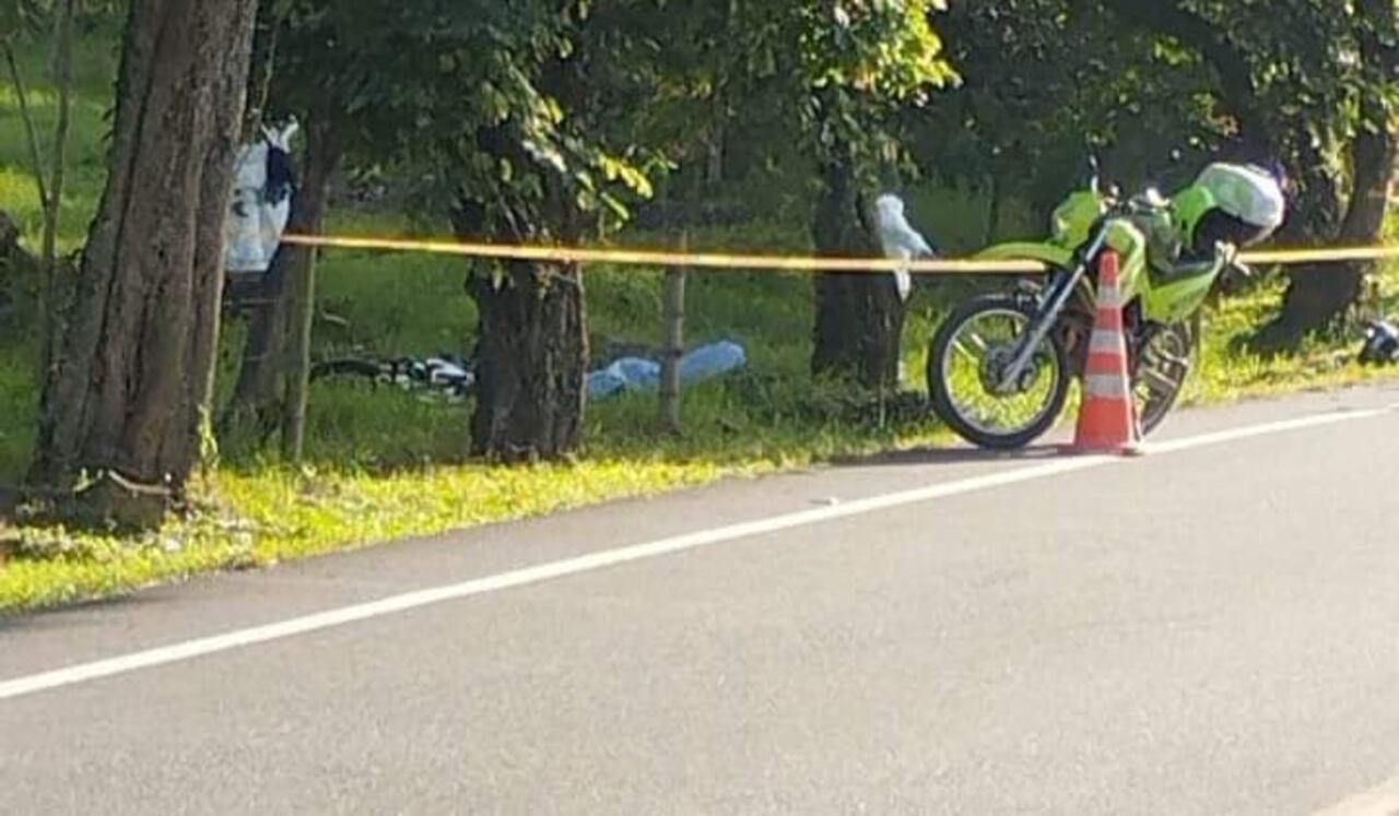 El motociclista presuntamente conducía con exceso de velocidad.