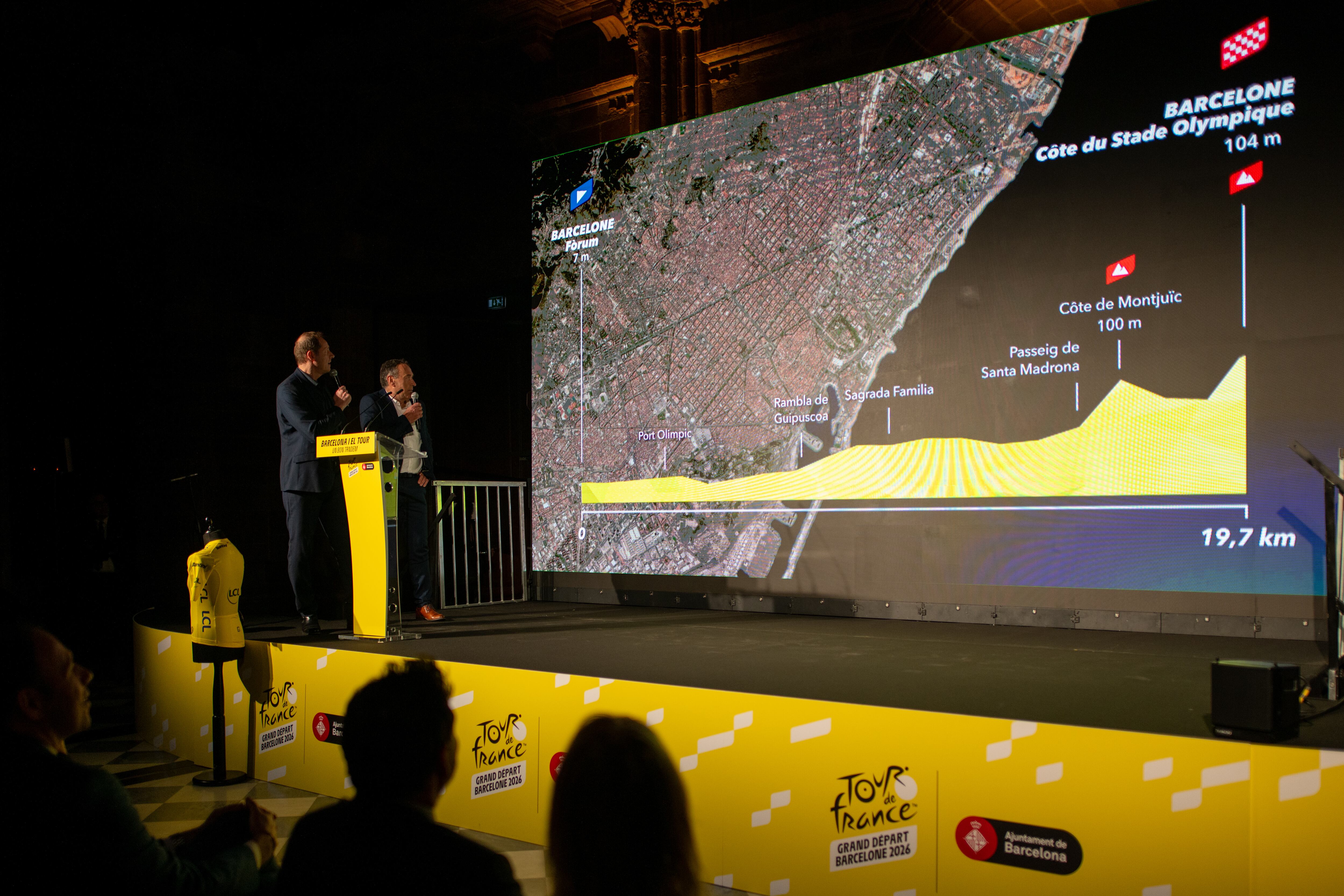 El director general del Tour de Francia, Christian Prudhomme, habla durante la presentación de las tres primeras etapas del Tour de Francia 2026, en la Llotja de Mar, el 25 de febrero de 2025 en Barcelona, Cataluña, España. Según el director general del Tour, las dos primeras etapas de 2026 transcurrirán por Barcelona, ciudad y provincia, y la tercera etapa partirá también de Cataluña con destino «al norte», para luego entrar ya en Francia.