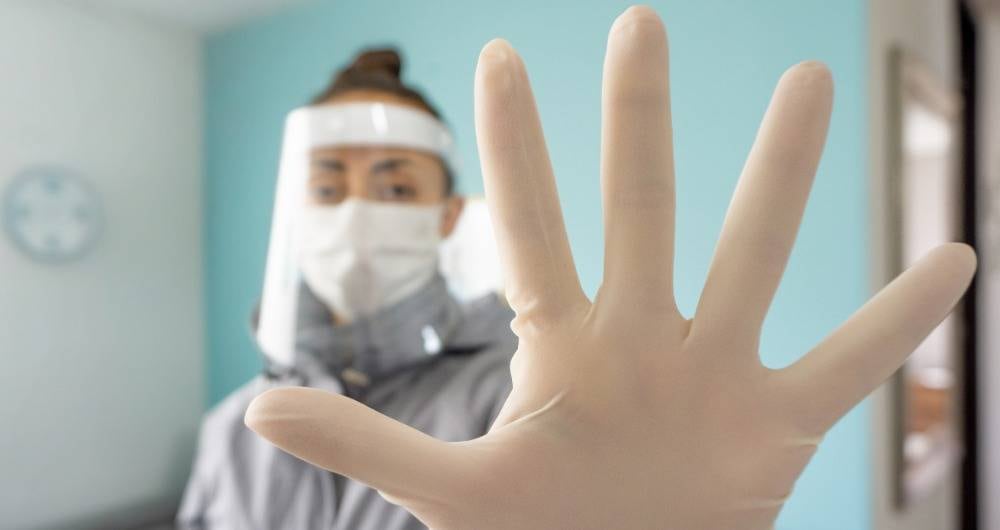 Para la reactivación de la economía luego del confinamiento se han desarrollado protocolos que pretenden asegurar que la industria y el comercio funcionen funcione aplicando medidas para la prevención del contagio.