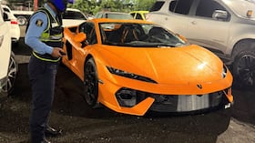 Lujoso Lamborghini, inmovilizado por prácticas peligrosas en el Túnel de Oriente en Medellín.