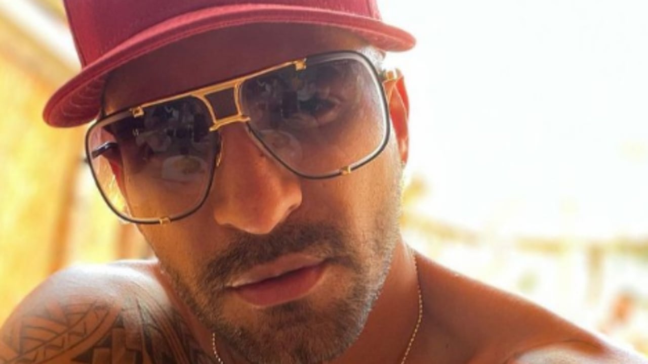 El cantante estuvo como invitado en Lo sé todo y se le declaró a Mafe Romero.