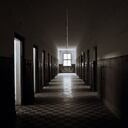 Tener electricidad, alimentos y vida cotidiana les da tranquilidad a los internos en un hospital psiquiátrico al norte de Kiev.