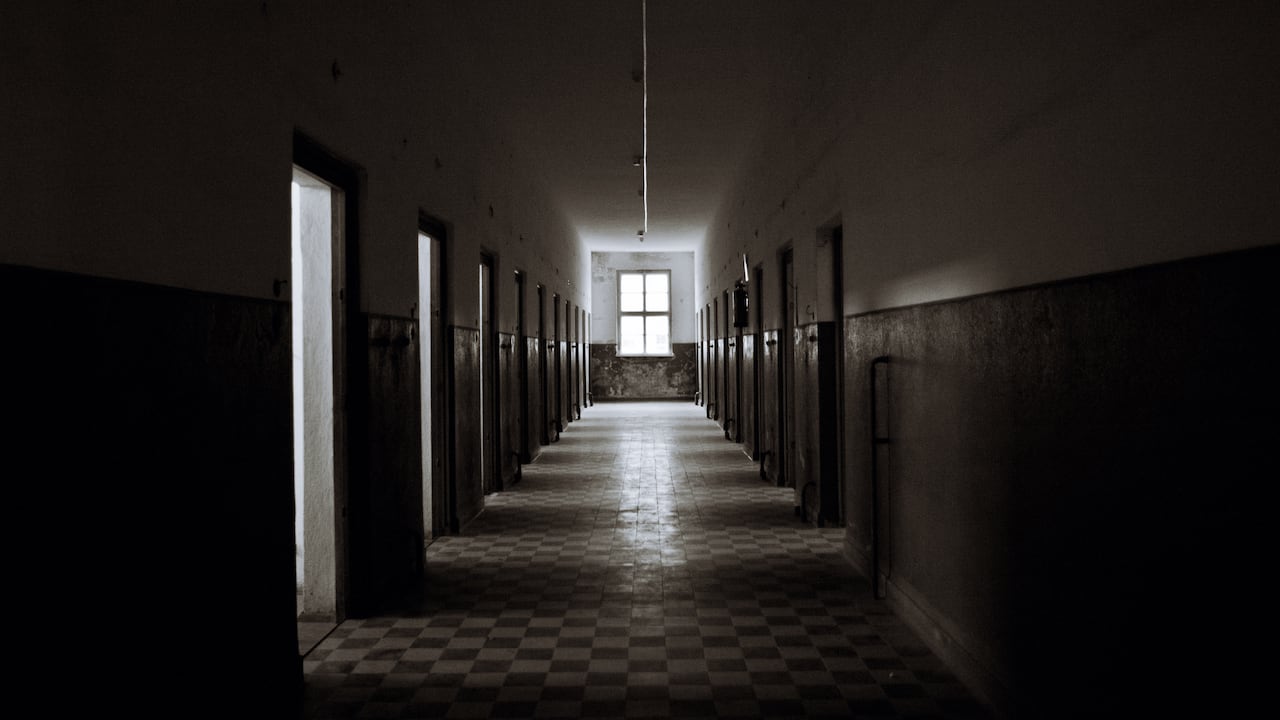 La víctima había sido atacada por otro de los pacientes que están en el hospital psiquiátrico, identificado como Alexander Ramseur.