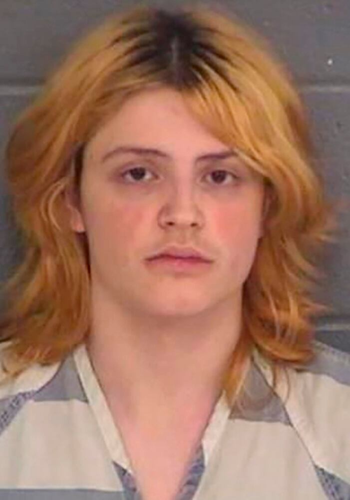 Esta imagen de reserva proporcionada por la Oficina del Sheriff del condado de Barrow, Georgia, muestra a Colt Gray, el sospechoso de 14 años que ha sido acusado como adulto de asesinato en el tiroteo del miércoles 4 de septiembre de 2024 en la escuela secundaria Apalachee en Winder, Georgia (Oficina del Sheriff del condado de Barrow vía AP)