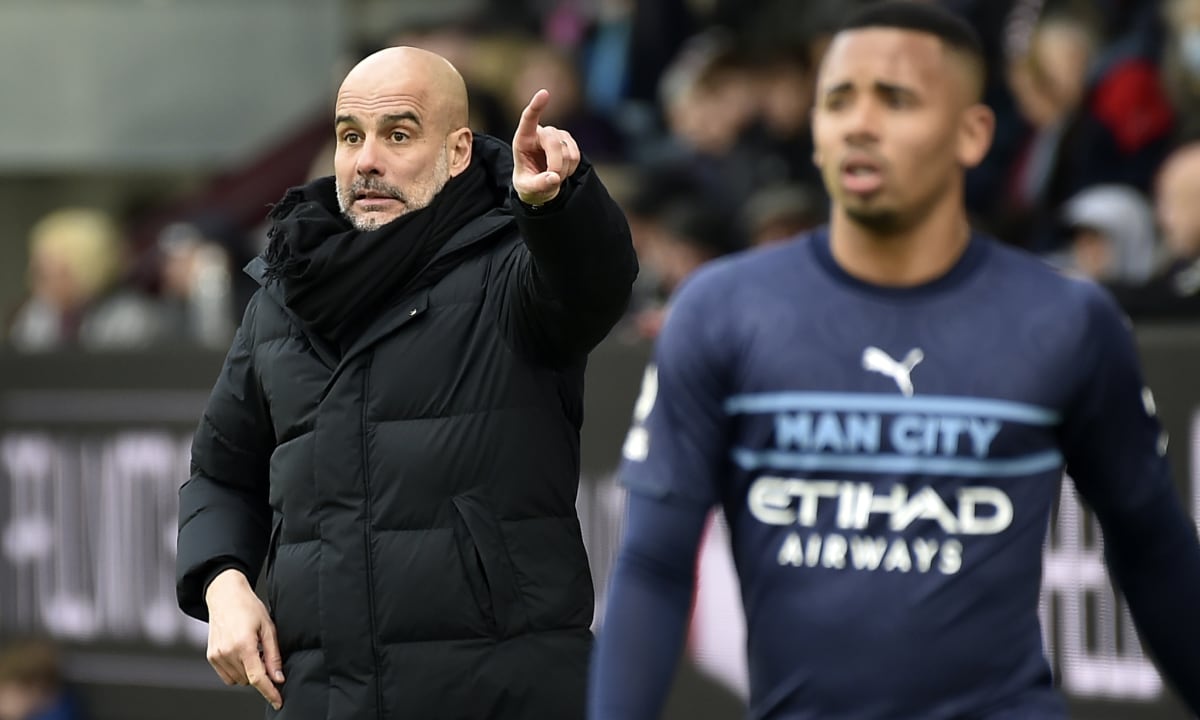 Manchester City's head coach Pep Guardiola instructs his players during the Premier League soccer match between Burnley and Manchester City at Turf Moor, in Burnley, England, Saturday, April 2, 2022. (AP/Rui Vieira)