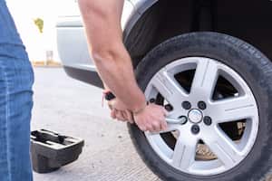 Descubra por qué la aparición de chichones en las llantas de su carro podría ser una señal de advertencia.