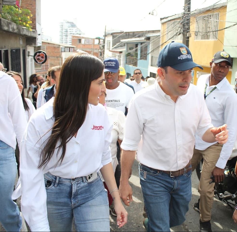 Juanita Cataño, asesora de despacho, y el alcalde de Cali, Alejandro Eder.