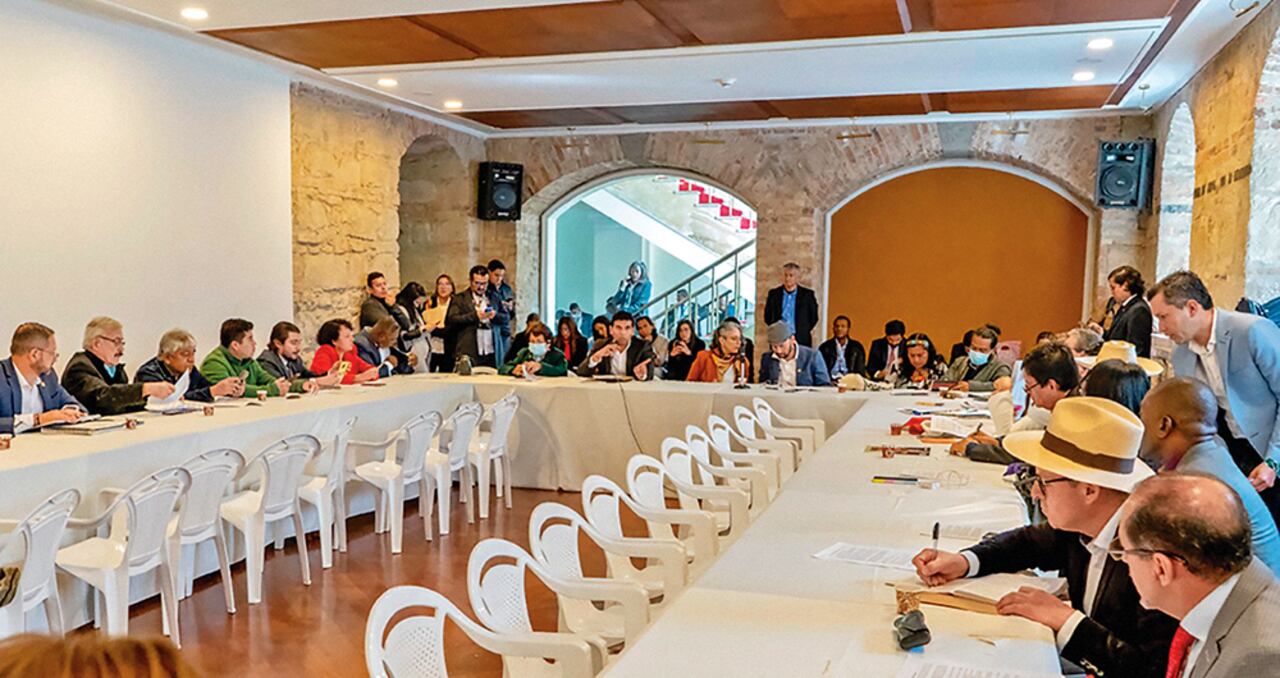 La reunión se llevó a cabo en el Salón Amarillo del Congreso y fue liderada por David Racero, presidente de la Cámara.