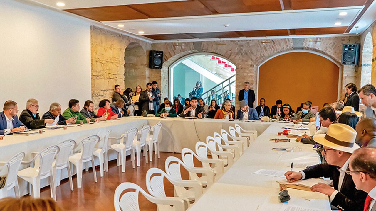 La reunión se llevó a cabo en el Salón Amarillo del Congreso y fue liderada por David Racero, presidente de la Cámara.