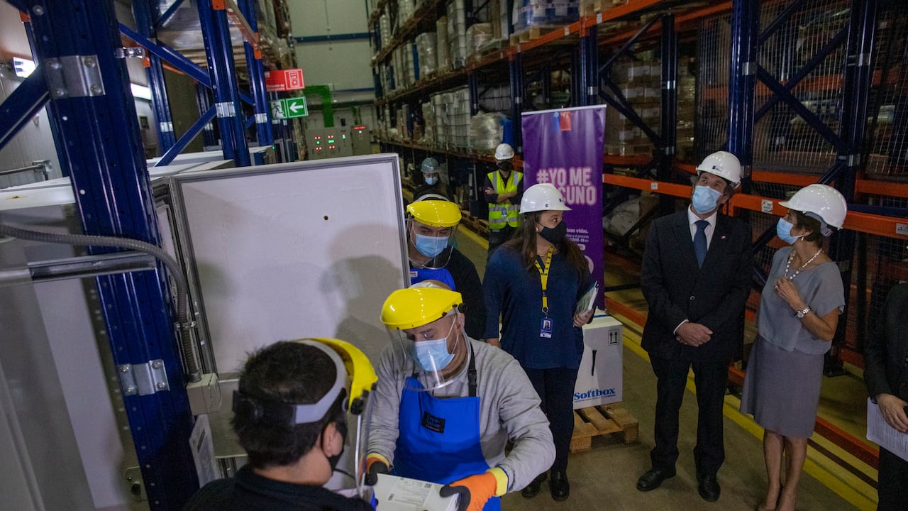 Allanan Ministerio de Salud ecuatoriano por escándalo de las vacunas para VIP