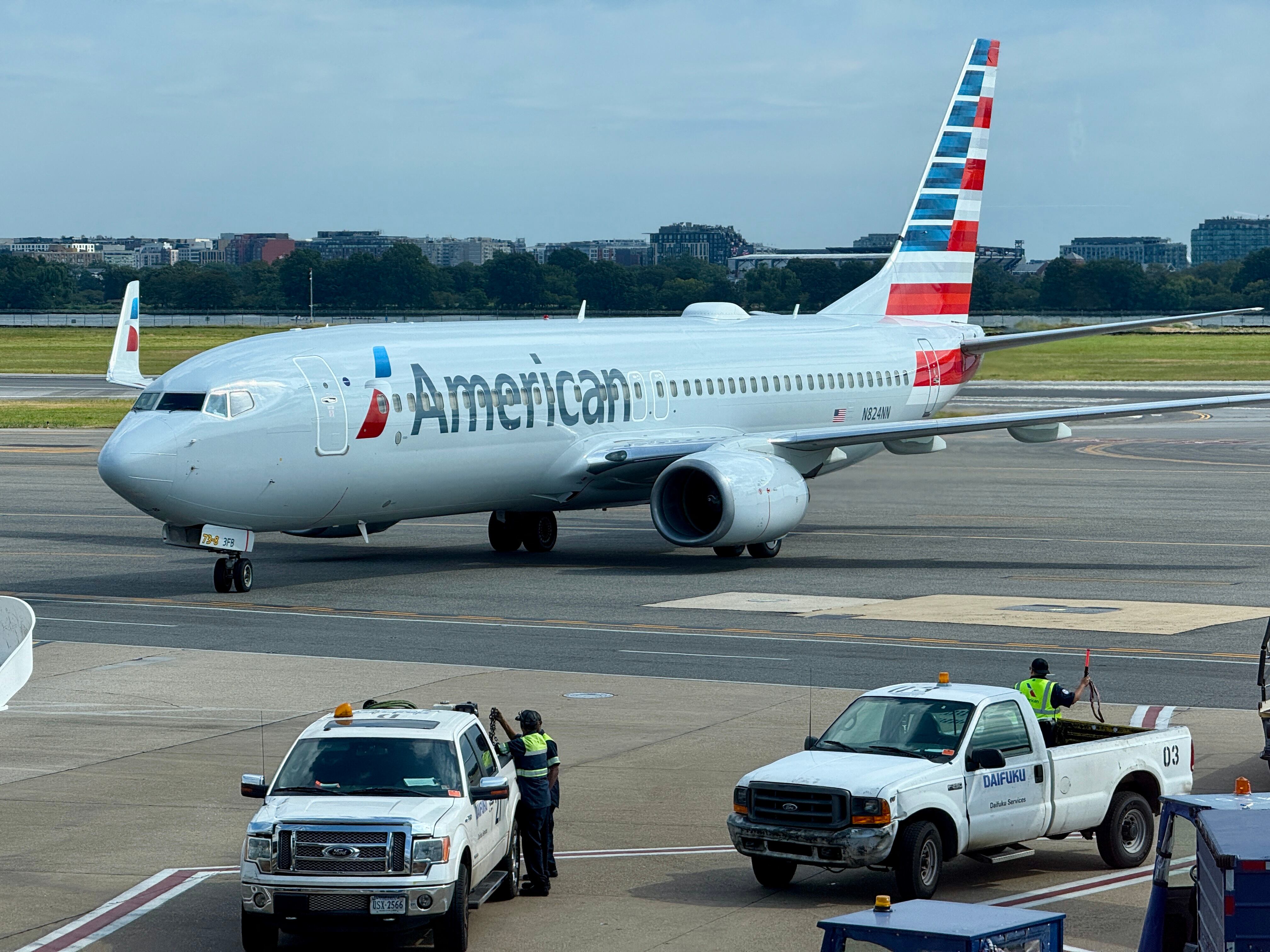 La aerolínea sancionada es American Airlines.