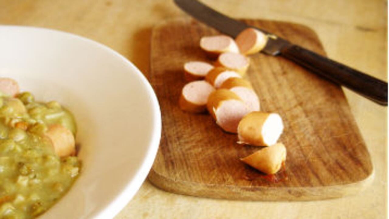 Consumir salchichas o productos embutidos en exceso puede causar cáncer.