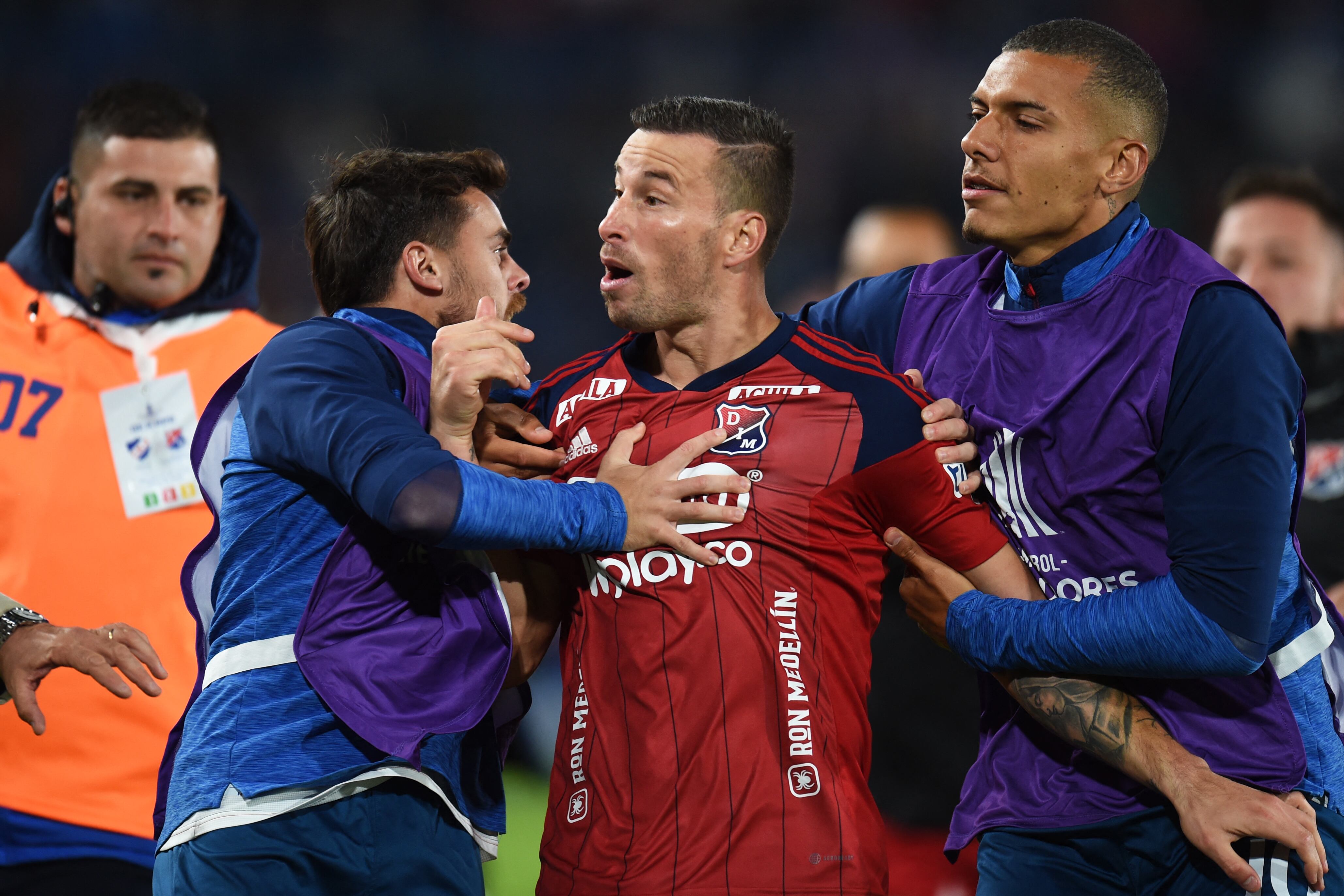 Luciano Pons en la pelea con jugadores de Nacional.