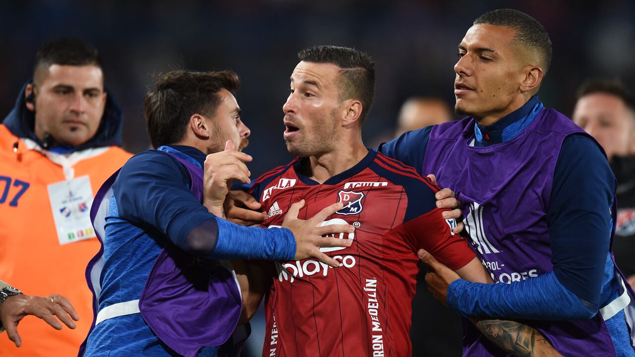 Luciano Pons en la pelea con jugadores de Nacional.