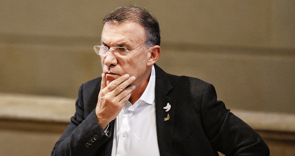   Pese a las protestas de quienes estaban en contra de la reforma tributaria, el presidente del Congreso, Roy Barreras, logró su aprobación.