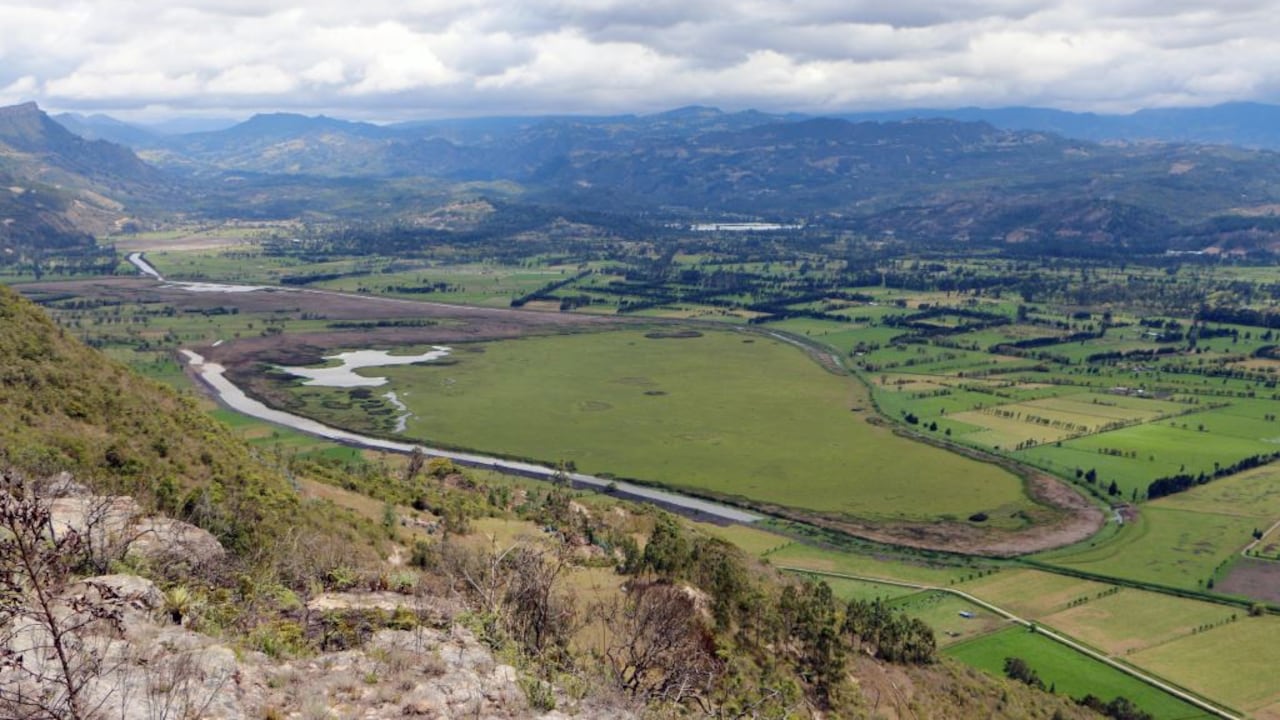 De acuerdo con la Gobernación de Cundinamarca, este municipio está en la provincia de Ubaté y conserva un marcado carácter rural relacionado con tradiciones agropecuarias.