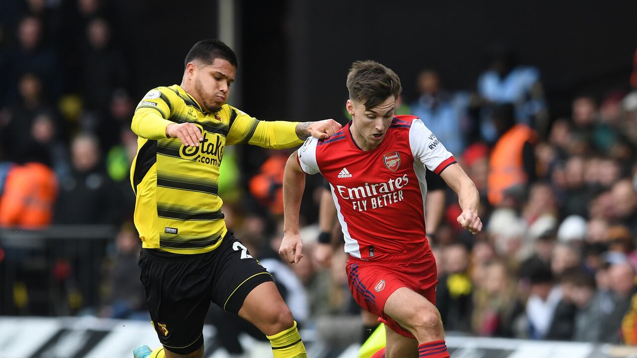 El colombiano tuvo un fuerte cruce con Kieran Tierney en el juego de Premier League.