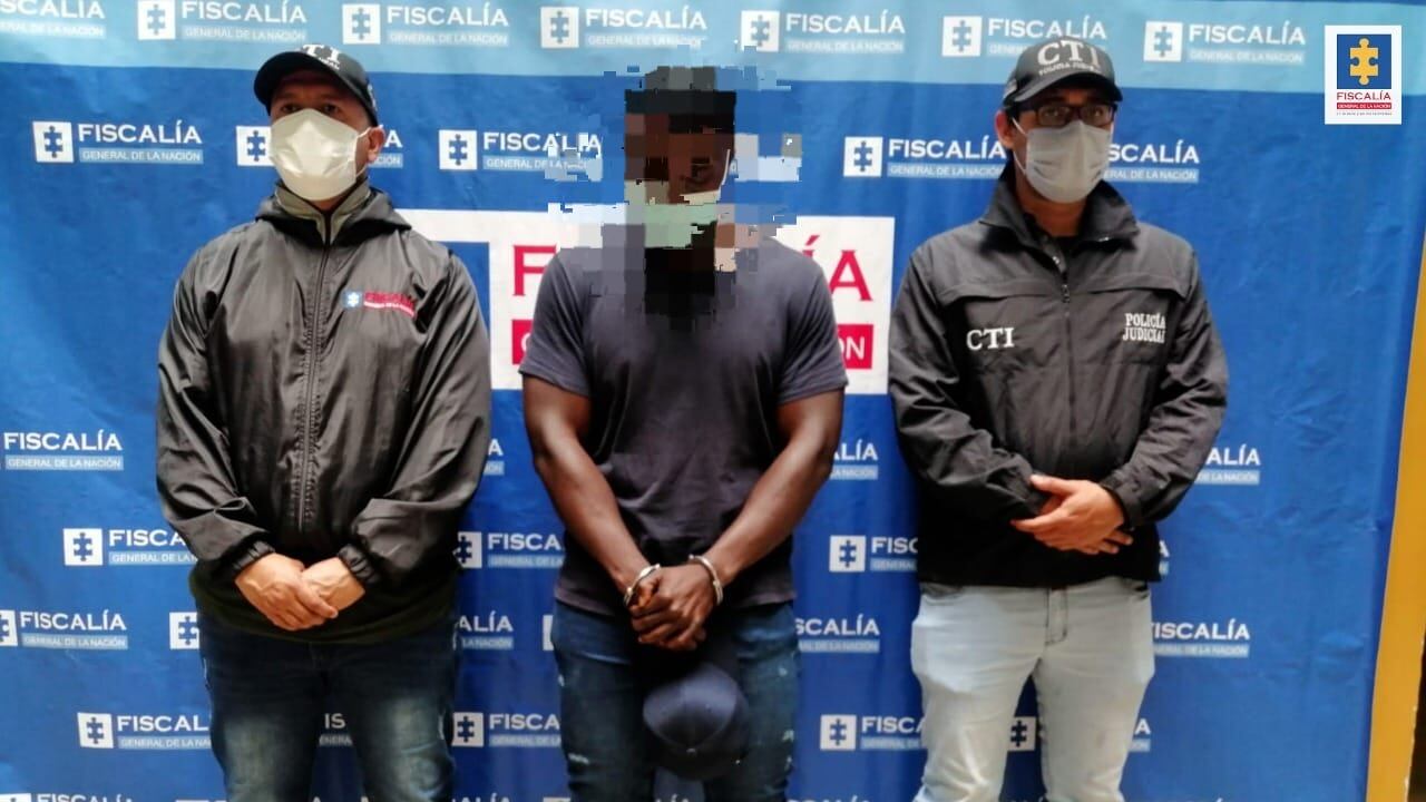 Se trata de Juan David Palacios Palacios, quien para la fecha del crimen se encontraba activo como patrullero de la Policía Nacional.