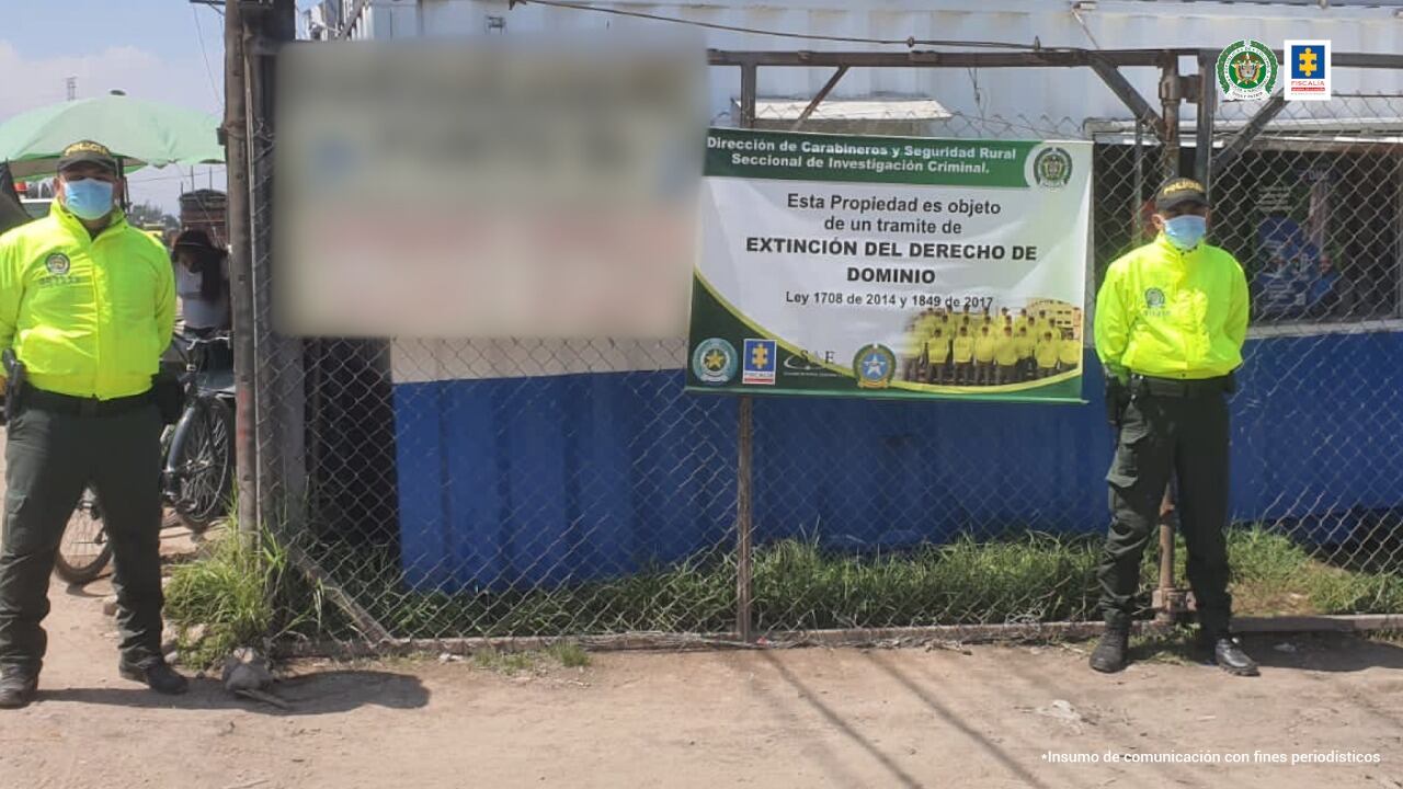 Incautan bienes a ladrones de gasolina en Bogotá. La organización criminal sustraía los hidrocarburos de los carrotanques y los traficaba en Bogotá. La Fiscalía incautó los bienes.
