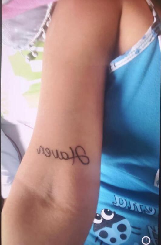 A todas a las qeu obligaba a hacerse el tatuaje eran menores de edad