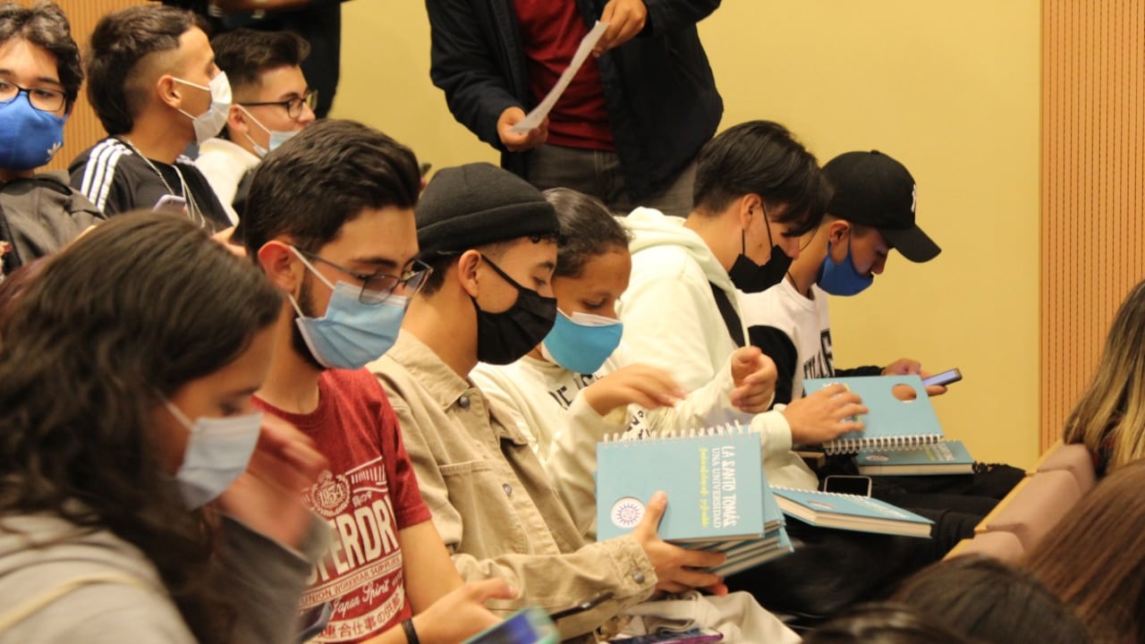 A lo largo de la emergencia, además de atender el componente académico se realizaron actividades y proyectos que apoyaron la estabilidad, el crecimiento y desarrollo humano de los estudiantes y su entorno.