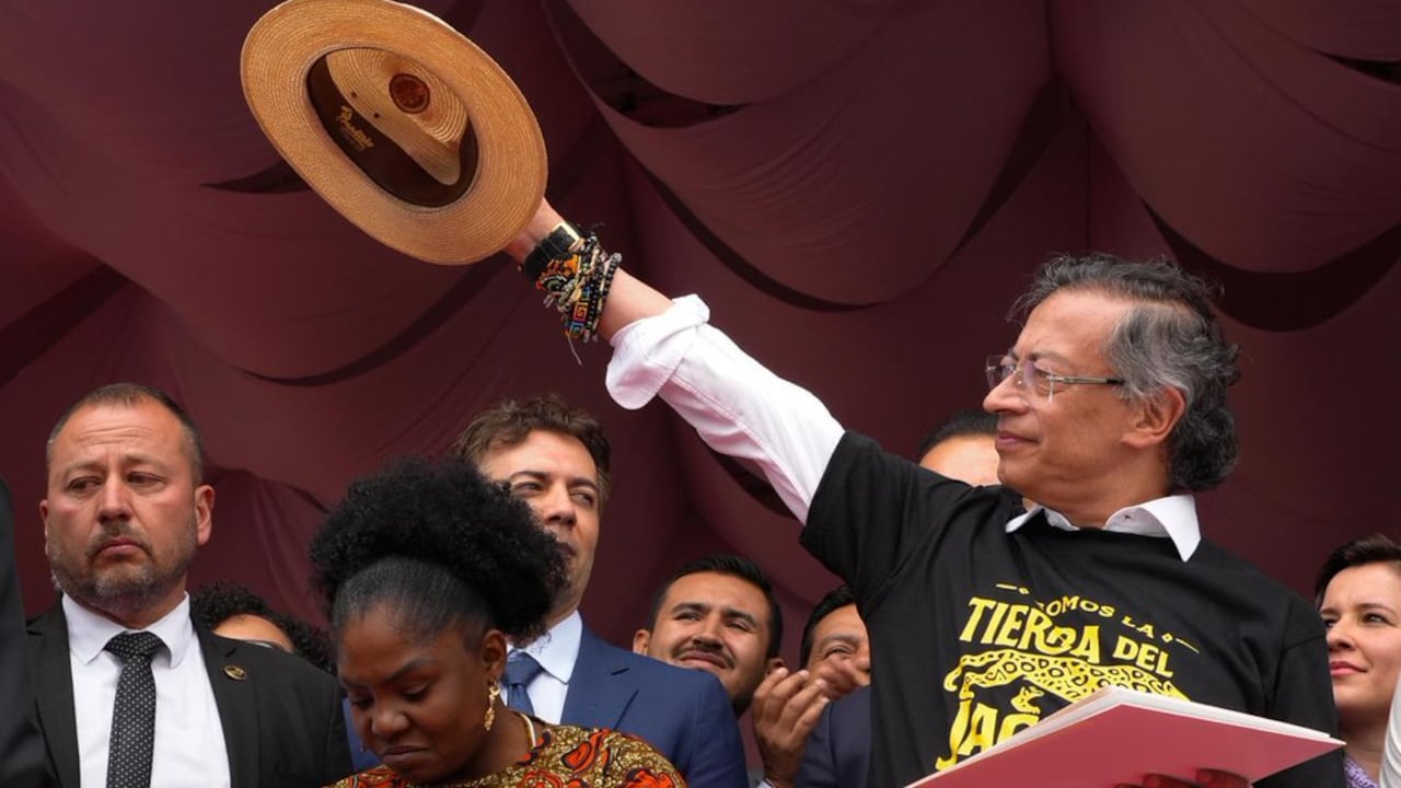 El presidente, Gustavo Petro, el 20 de julio de 2026, en Bogotá. A su lado, Francia Márquez, vicepresidenta de Colombia, y Daniel Quintero, superintendente de Salud.