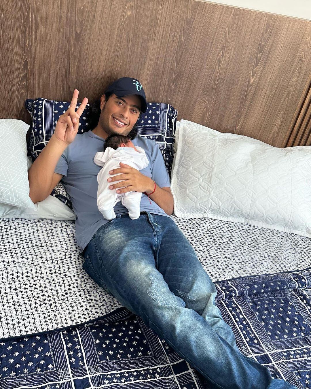 Hijo del presidente Gustavo Petro, Nicolás Petro Burgos, con su hijo Luka Samuel Petro Ojeda, hijo de Laura Ojeda